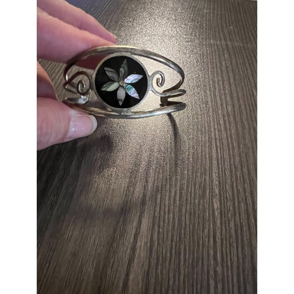 Vintage Mexican Silver Cuff Bracelet W/ Mother Of Pearl Inlay Flower Design Hand